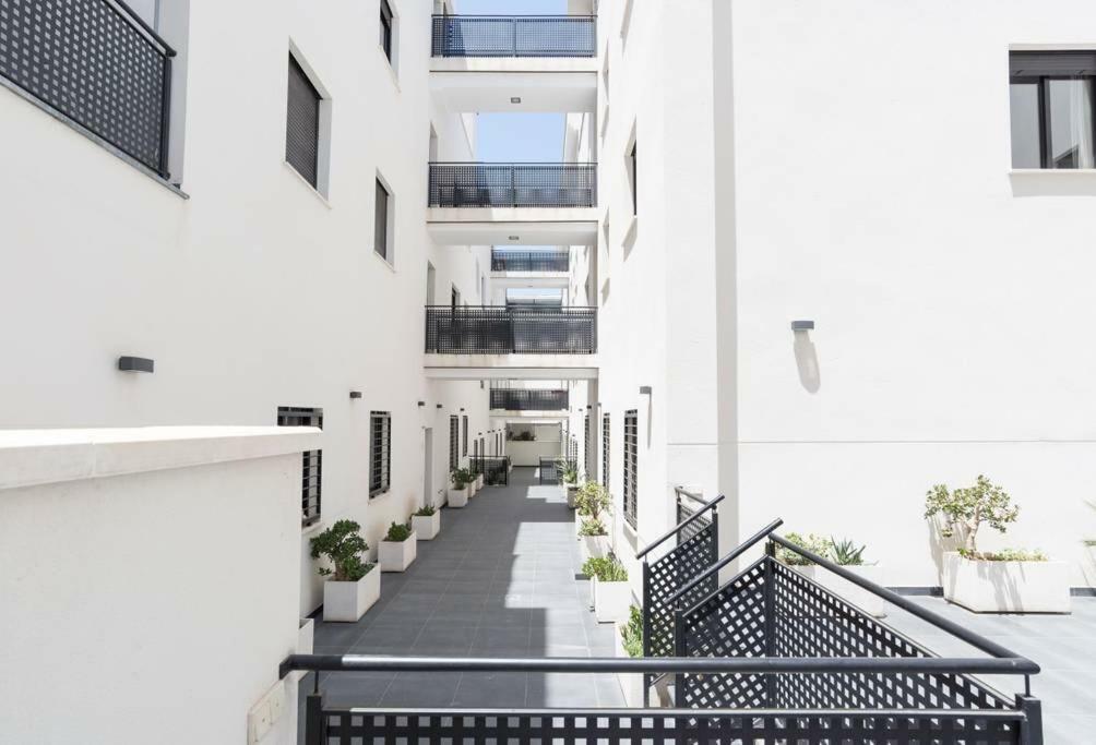 -Malagasunapts- Rooftop Pool & Free Parking Экстерьер фото